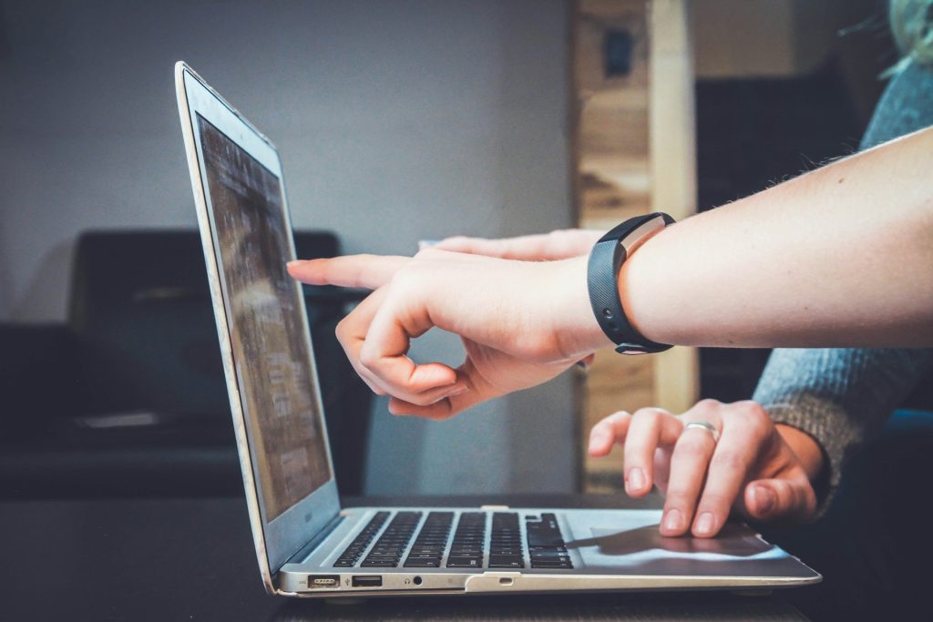 how to conduct social media investigations